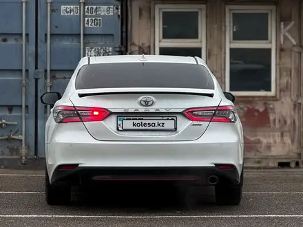 Toyota Camry 2020 года за 13 500 000 тг. в Актау – фото 2