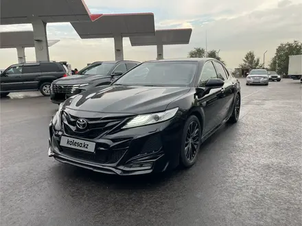 Toyota Camry 2019 года за 14 500 000 тг. в Алматы – фото 2