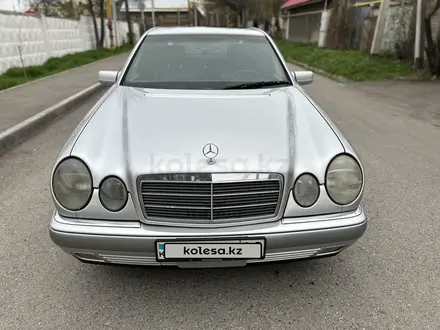 Mercedes-Benz E 320 1997 года за 6 000 000 тг. в Алматы – фото 17