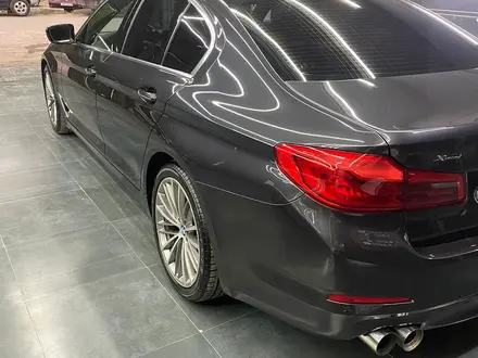 BMW 540 2017 года за 18 700 000 тг. в Алматы – фото 3