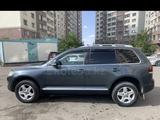 Volkswagen Touareg 2008 года за 4 350 000 тг. в Алматы – фото 2