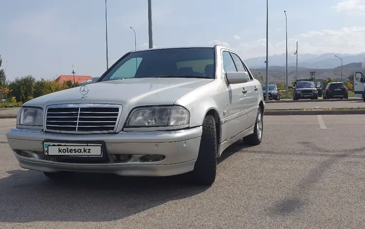 Mercedes-Benz C 240 1999 года за 2 700 000 тг. в Алматы