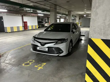 Toyota Camry 2018 года за 13 200 000 тг. в Астана