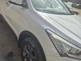 Hyundai Santa Fe 2016 года за 9 300 000 тг. в Актобе – фото 2