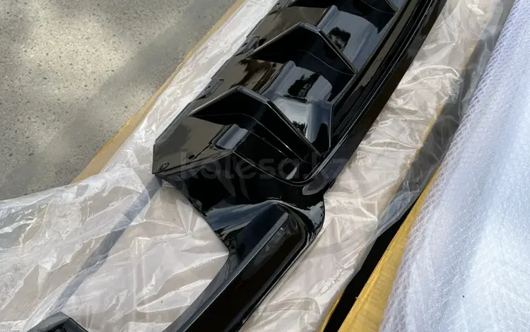 Задний диффузор bmw f 10 за 38 000 тг. в Алматы