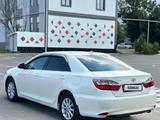 Toyota Camry 2017 года за 9 450 000 тг. в Шымкент – фото 2