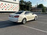 Toyota Camry 2017 года за 9 450 000 тг. в Шымкент – фото 3