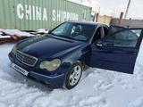 Mercedes-Benz C 180 2001 года за 2 550 000 тг. в Астана – фото 2