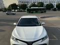 Toyota Camry 2020 года за 13 000 000 тг. в Алматы