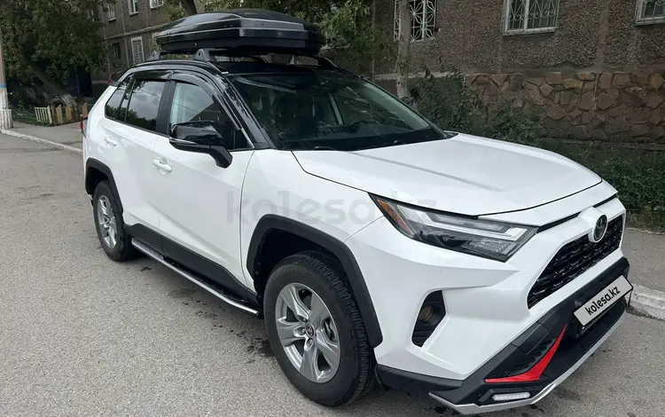 Toyota RAV4 2022 года за 17 300 000 тг. в Караганда