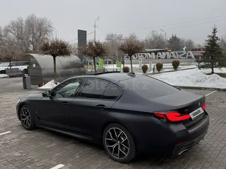 BMW 530 2022 года за 29 900 000 тг. в Алматы – фото 3
