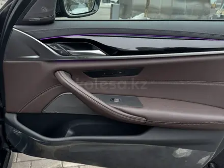 BMW 530 2022 года за 29 900 000 тг. в Алматы – фото 9