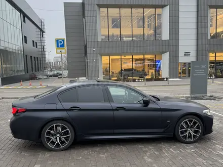 BMW 530 2022 года за 29 900 000 тг. в Алматы – фото 6