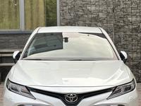 Toyota Camry 2020 года за 13 800 000 тг. в Алматы