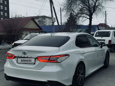 Toyota Camry 2021 года за 15 500 000 тг. в Уральск