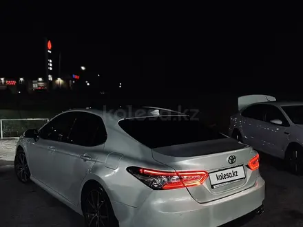 Toyota Camry 2021 года за 15 500 000 тг. в Уральск – фото 7