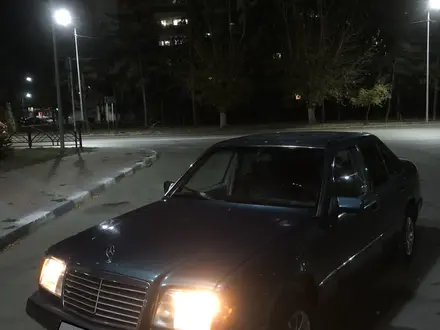 Mercedes-Benz E 200 1994 года за 900 000 тг. в Костанай – фото 4