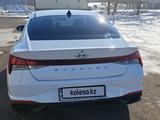 Hyundai Elantra 2021 года за 9 500 000 тг. в Астана – фото 2