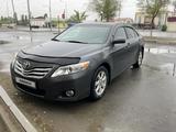 Toyota Camry 2010 года за 7 300 000 тг. в Атырау – фото 2