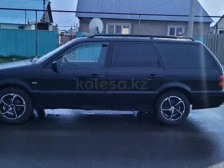 Volkswagen Passat 1993 года за 1 800 000 тг. в Аксай – фото 2