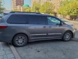 Toyota Sienna 2018 года за 14 200 000 тг. в Атырау