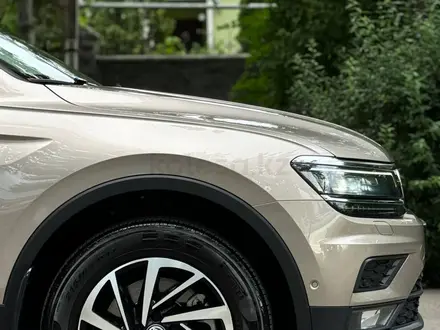 Volkswagen Tiguan 2018 года за 11 800 000 тг. в Алматы – фото 25