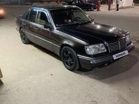 Mercedes-Benz E 220 1994 года за 2 283 448 тг. в Астана