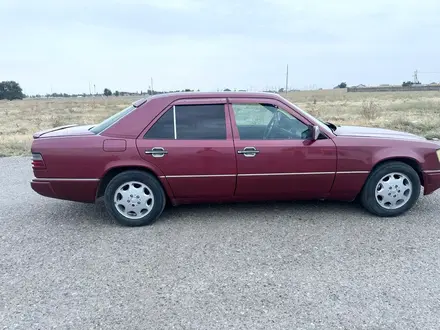 Mercedes-Benz E 220 1992 года за 2 200 000 тг. в Тараз – фото 3