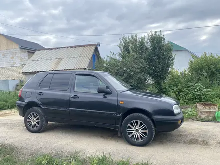 Volkswagen Golf 1995 года за 950 000 тг. в Актобе – фото 2