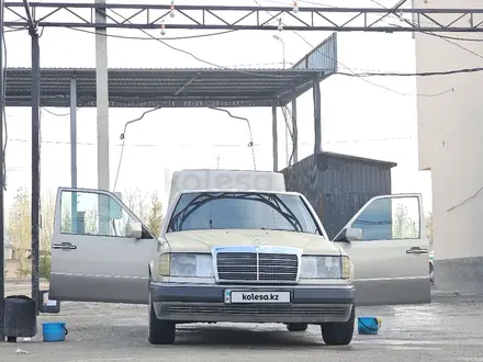 Mercedes-Benz E 220 1993 года за 1 800 000 тг. в Туркестан – фото 2