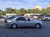 Mercedes-Benz C 200 1998 года за 2 590 000 тг. в Актобе – фото 3