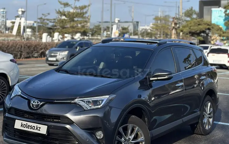 Toyota RAV4 2016 года за 14 000 000 тг. в Алматы