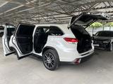 Toyota Highlander 2019 года за 22 900 000 тг. в Алматы