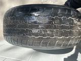 Диск с резиной на запаску R17 285/65 Toyota LC200 за 55 000 тг. в Алматы – фото 3
