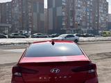 Hyundai Elantra 2019 годаүшін8 000 000 тг. в Астана – фото 2