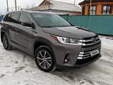 Toyota Highlander 2017 года за 12 000 000 тг. в Атырау – фото 3