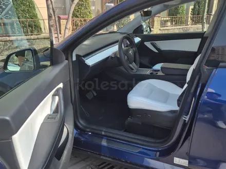 Tesla Model Y 2021 года за 12 900 000 тг. в Алматы – фото 6