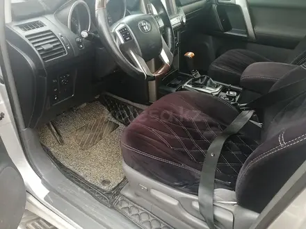 Toyota Land Cruiser Prado 2012 года за 14 000 000 тг. в Актобе – фото 11