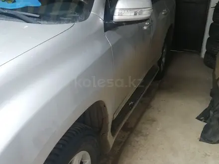Toyota Land Cruiser Prado 2012 года за 14 000 000 тг. в Актобе – фото 4