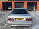 Mercedes-Benz E 320 2001 годаfor2 800 000 тг. в Бейнеу – фото 5