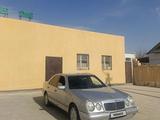 Mercedes-Benz E 320 1999 годаfor4 150 000 тг. в Актау – фото 4