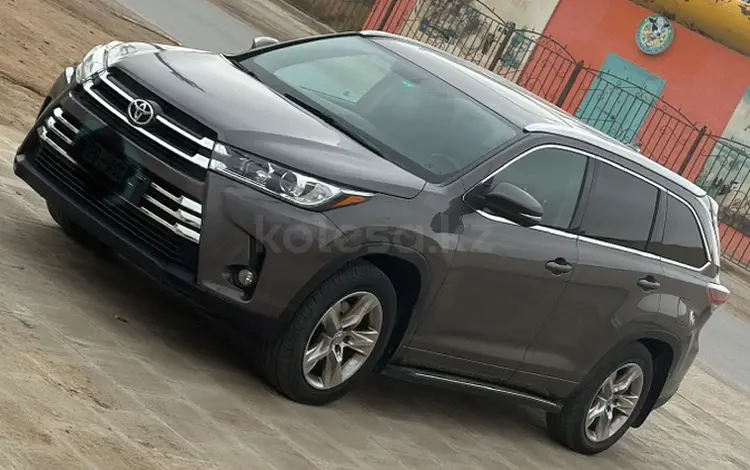 Toyota Highlander 2014 года за 11 900 000 тг. в Актау