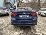 Hyundai Elantra 2018 годаfor7 700 000 тг. в Алматы – фото 2