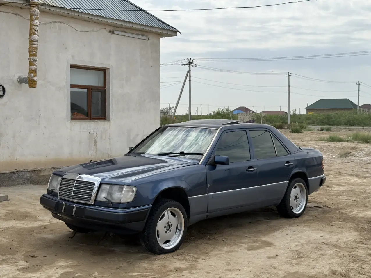Mercedes-Benz E-Class, 1990