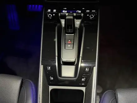 Porsche 911 Turbo S 2024 года за 105 700 000 тг. в Алматы – фото 25