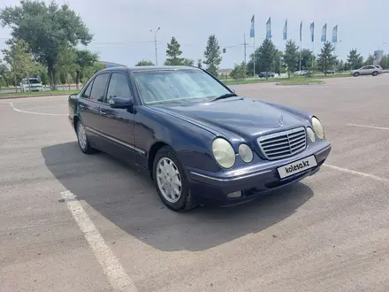 Mercedes-Benz E 280 2001 года за 3 100 000 тг. в Тараз – фото 2