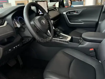 Toyota RAV4 Luxe 2025 года за 21 220 000 тг. в Алматы – фото 14
