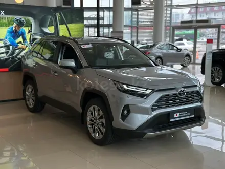 Toyota RAV4 Luxe 2025 года за 21 220 000 тг. в Алматы – фото 3