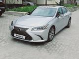 Lexus ES 250 2021 года за 23 000 000 тг. в Алматы – фото 2