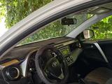 Toyota RAV4 2014 года за 9 200 000 тг. в Атырау – фото 3